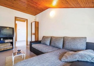 Beautiful Apartment In Cesarica With Wifi