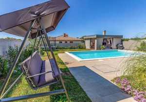 Beautiful home in Pula