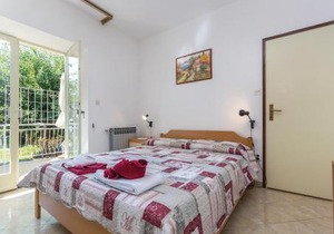 Gorgeous Apartment In Lovrecica With Wifi