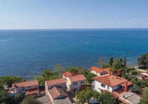 Gorgeous Apartment In Lovrecica With Wifi