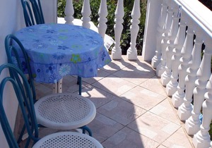 Holiday apartment with balcony and sea view