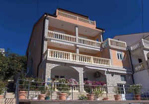 Holiday apartment with sea view and air conditioning in Dramalj