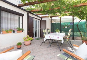 Holiday apartment with terrace and wireless