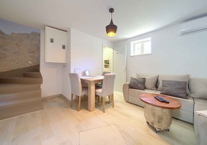 Holiday home with air conditioning and terrace in Malinska-Dubasnica