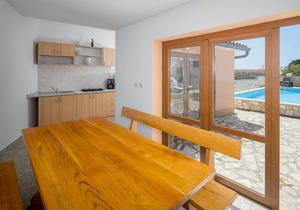 In the small Istrian village Orihi stands this beautiful vacation home with pool.