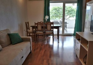 Lovely 2-Bedroom Apartment in Poljica