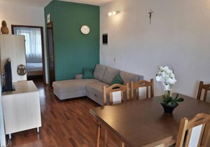 Lovely 2-Bedroom Apartment in Poljica