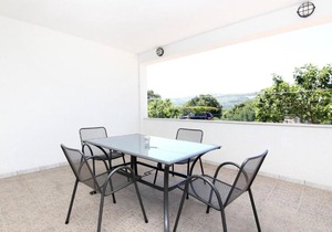 Lovely 2-Bedroom Apartment in Poljica
