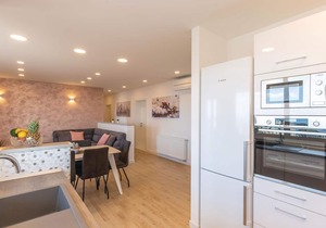 Nice apartment in Makarska with house sea view in Makarska