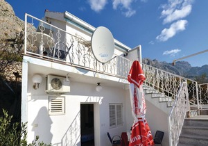 Nice apartment in Omis with house sea view in Omis