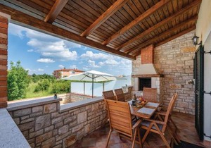 Nice Home In Lovrecica