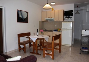 One bedroom apartment near beach Mimice, Omiš (A-2774-d)