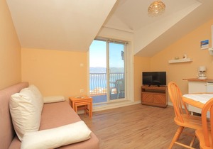 One bedroom apartment with balcony and sea view Mastrinka, Čiovo (A-2042-b) in Trogir