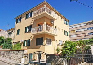 Private house apartment on two floors with huge comfort and access to garden in Split