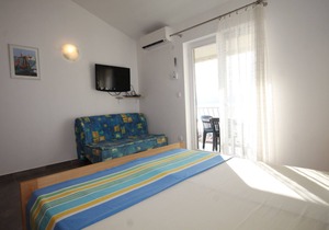 Studio flat with balcony and sea view Duće, Omiš (AS-7532-e)