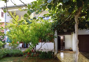 Studio with balcony and air conditioning