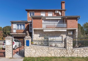 Stunning apartment in Valbandon with WiFi