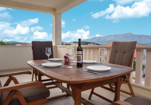 Three-Bedroom Apartment In Lumbarda in Lumbarda