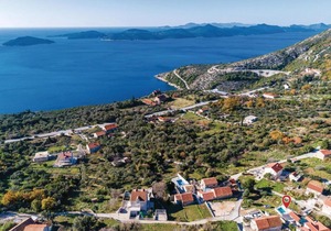 Three-Bedroom Holiday Home in Brsecine