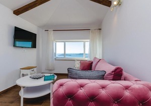 Three-Bedroom Holiday Home in Brsecine