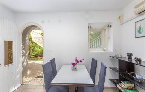 Omisalj Apartment | 1 Bedroom Amazing Apartment In Omisalj