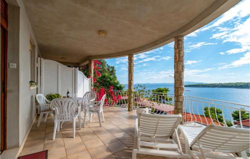 Prizba Apartment | 1 Bedroom Awesome Apartment In Blato