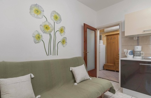 Ravni Apartment | 1 bedroom beach front apartment in Labin