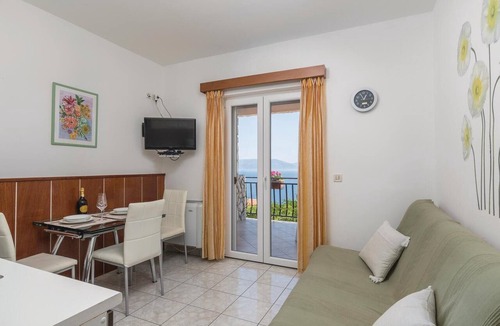 Ravni Apartment | 1 bedroom beach front apartment in Labin