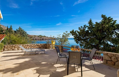 Baric Draga Apartment | 1 bedroom beach front apartment in Lukovo Sugarje