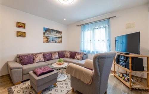 Gornji Karin Apartment | 1 Bedroom Beautiful Apartment In Karin Gornji