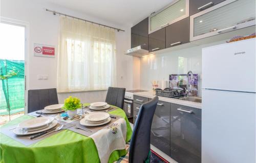 Gornji Karin Apartment | 1 Bedroom Beautiful Apartment In Karin Gornji