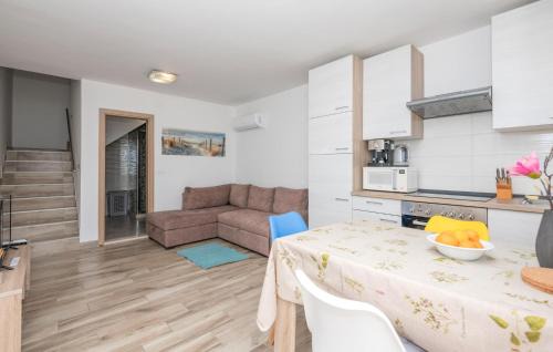 Ploce Apartment | 1 Bedroom Beautiful Apartment In Rogotin