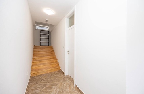 Imotski Apartment | 1 bedroom lovely apartment in Donji Vinjani
