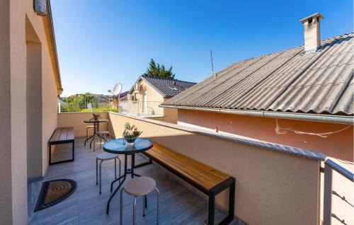 Gornji Karin Apartment | 1 Bedroom Nice Apartment In Gornji Karin