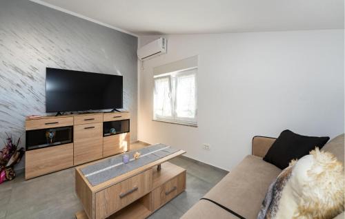 Gornji Karin Apartment | 1 Bedroom Nice Apartment In Gornji Karin