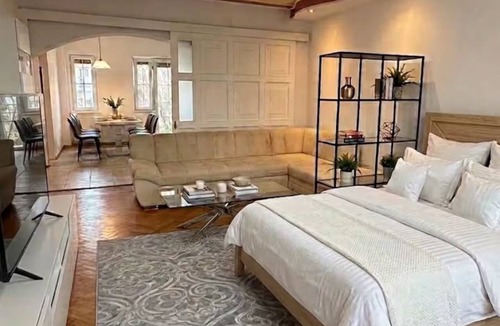 Ljubljana Apartment | 120m² 4Br High-Ceiling Apartment, Ljubljana city Center & TivoliPark with Balkon