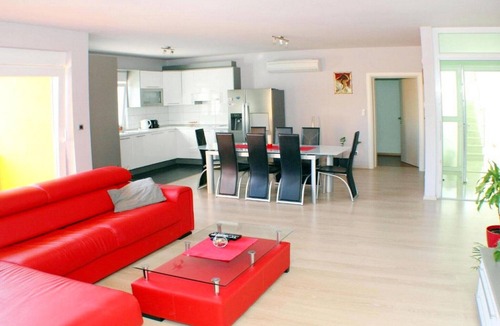 Dusina House | 14-Guest Holiday Home in Vrgorac