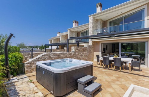 Krizine Other | 160 m² Accommodation ∙ 3 bedrooms ∙ 6 guests