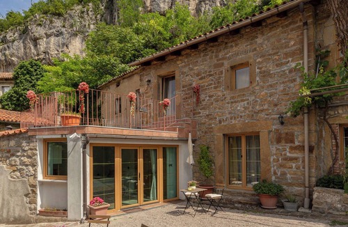 Koper Apartment | 17th Century Apartment with Jacuzzi, Koper, Slovenia