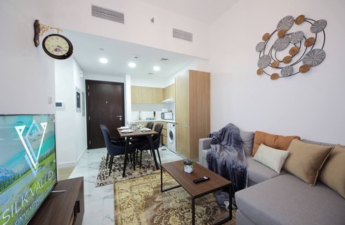 Masdar City Apartment | 1B - Luxury 1BR with Pool & Gym near Abu Dhabi Airport