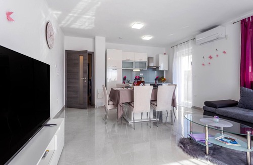 Sarsoni Apartment | 2 bedroom amazing apartment in Mladenici