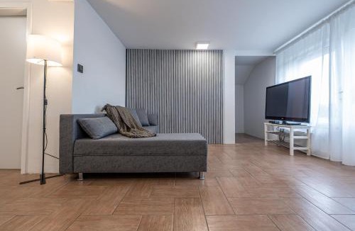 Ivancna Gorica Apartment | 2 Bedroom Apartment Sima with Seasonal Shared Pool