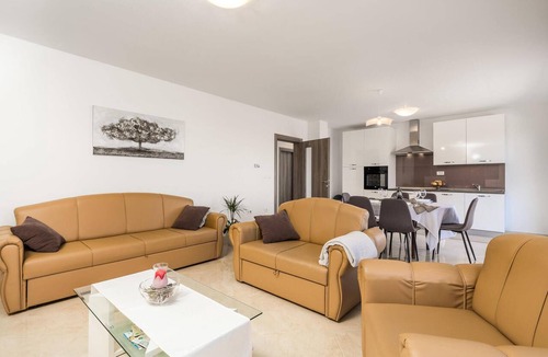 Sarsoni Apartment | 2 bedroom awesome apartment in Viskovo