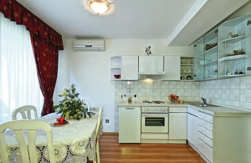 Vabriga Apartment | 2 bedroom beach front apartment in Tar-Vabriga