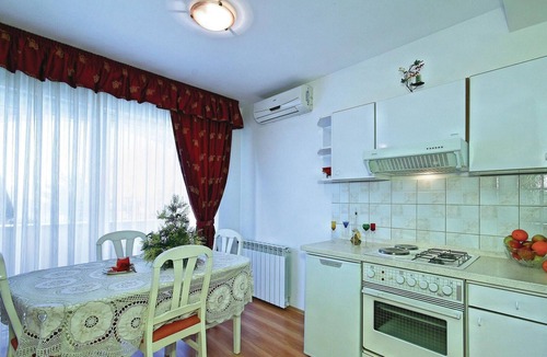 Vabriga Apartment | 2 bedroom beach front apartment in Tar-Vabriga