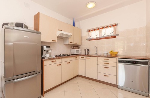 Pirovac Apartment | 2 bedroom beach front apartment in Pirovac