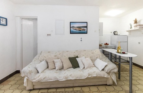 Klek Apartment | 2 bedroom beach front apartment in Klek