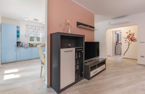 Rovinj House | 2 bedroom beach front home in Rovinj