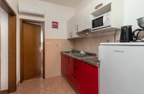Jadranovo Apartment | 2 bedroom beach front apartment in Jadranovo