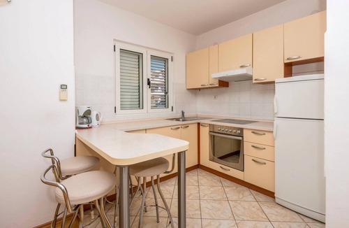 Zelenka Apartment | 2 bedroom beach front apartment in Makarska